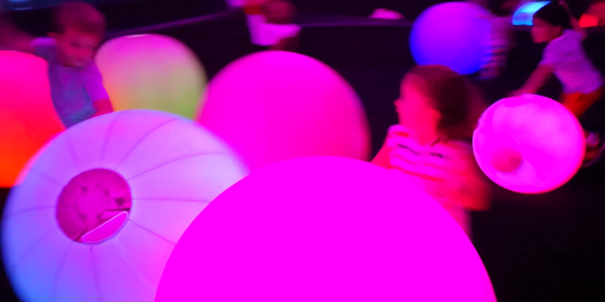 Playing with light games HITRECORD Image